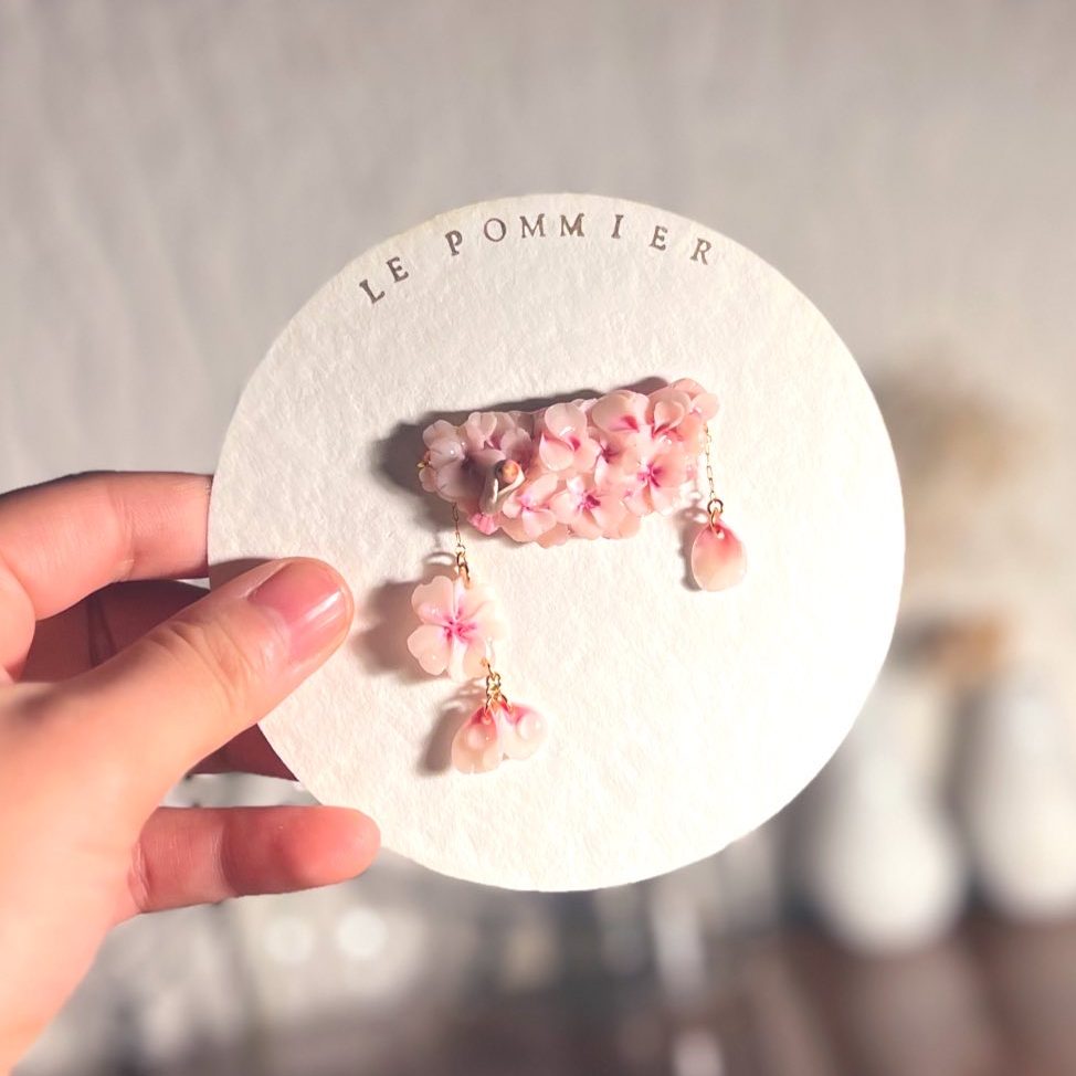 sakura broche